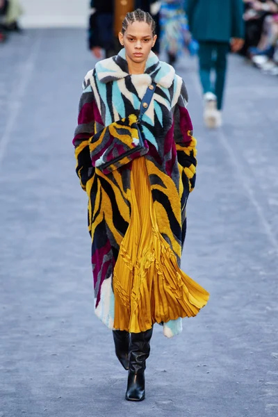 Look 7
